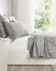Bari - Velvet Quilt