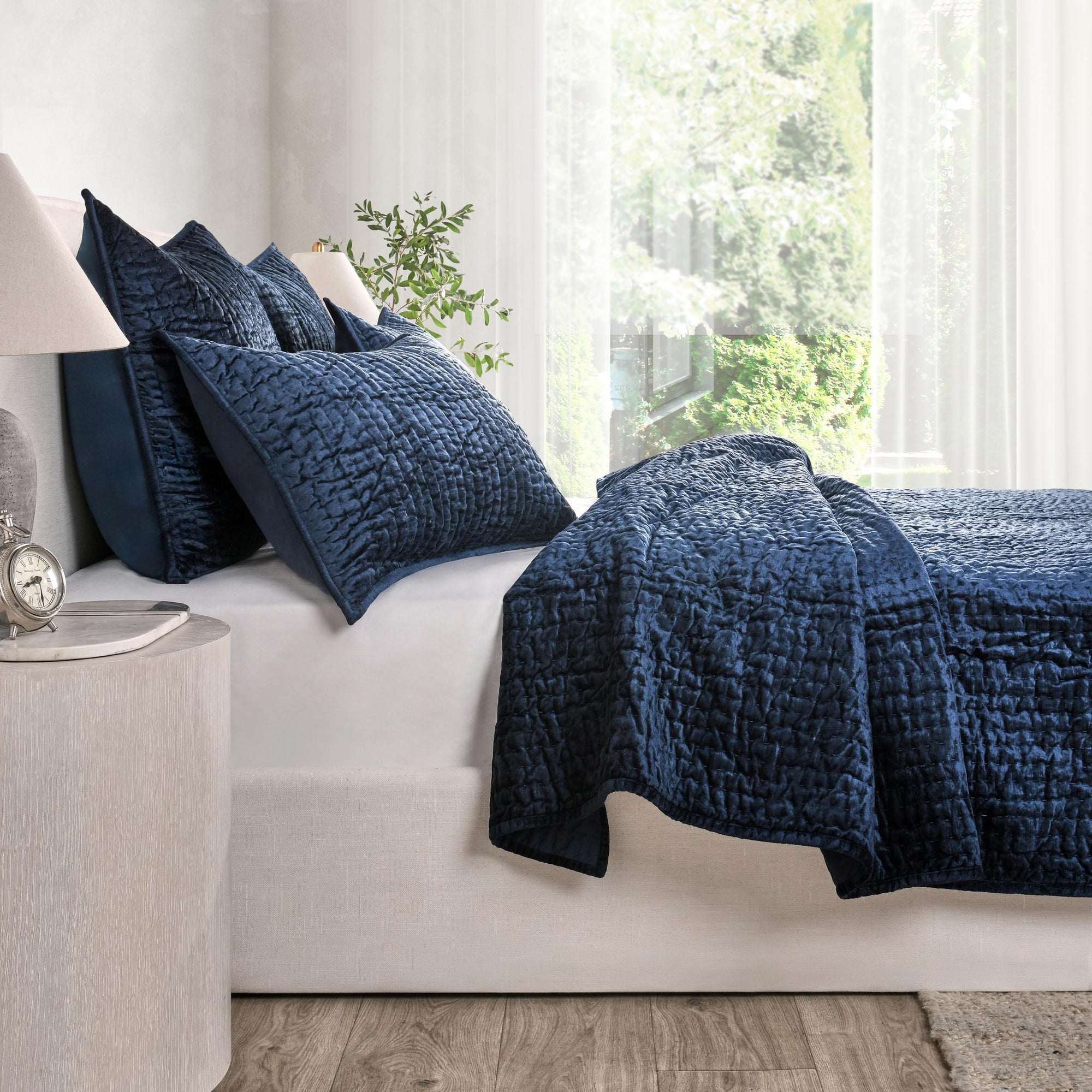 Bari - Velvet Quilt