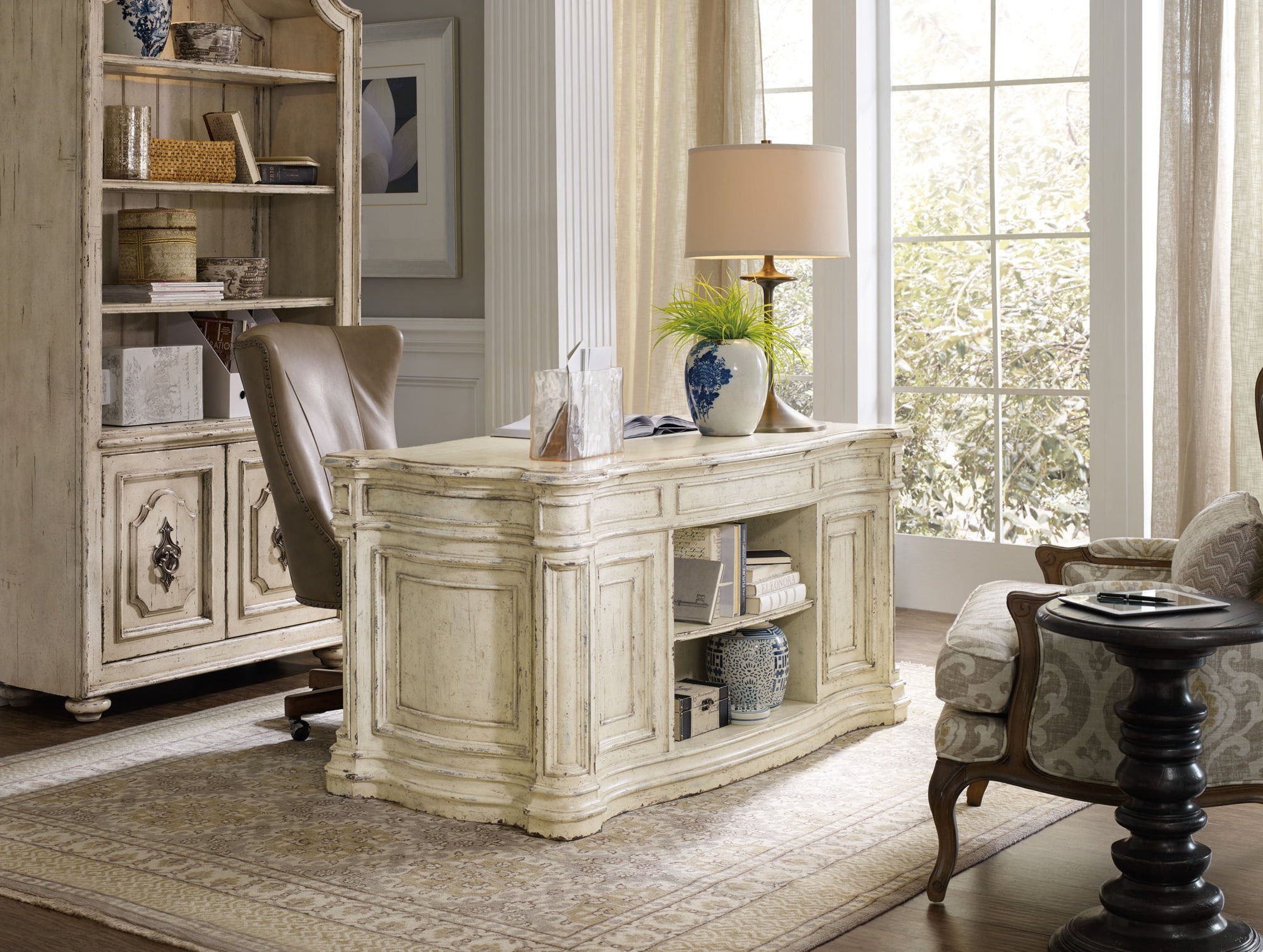 EC - Lynn Executive Swivel Chair