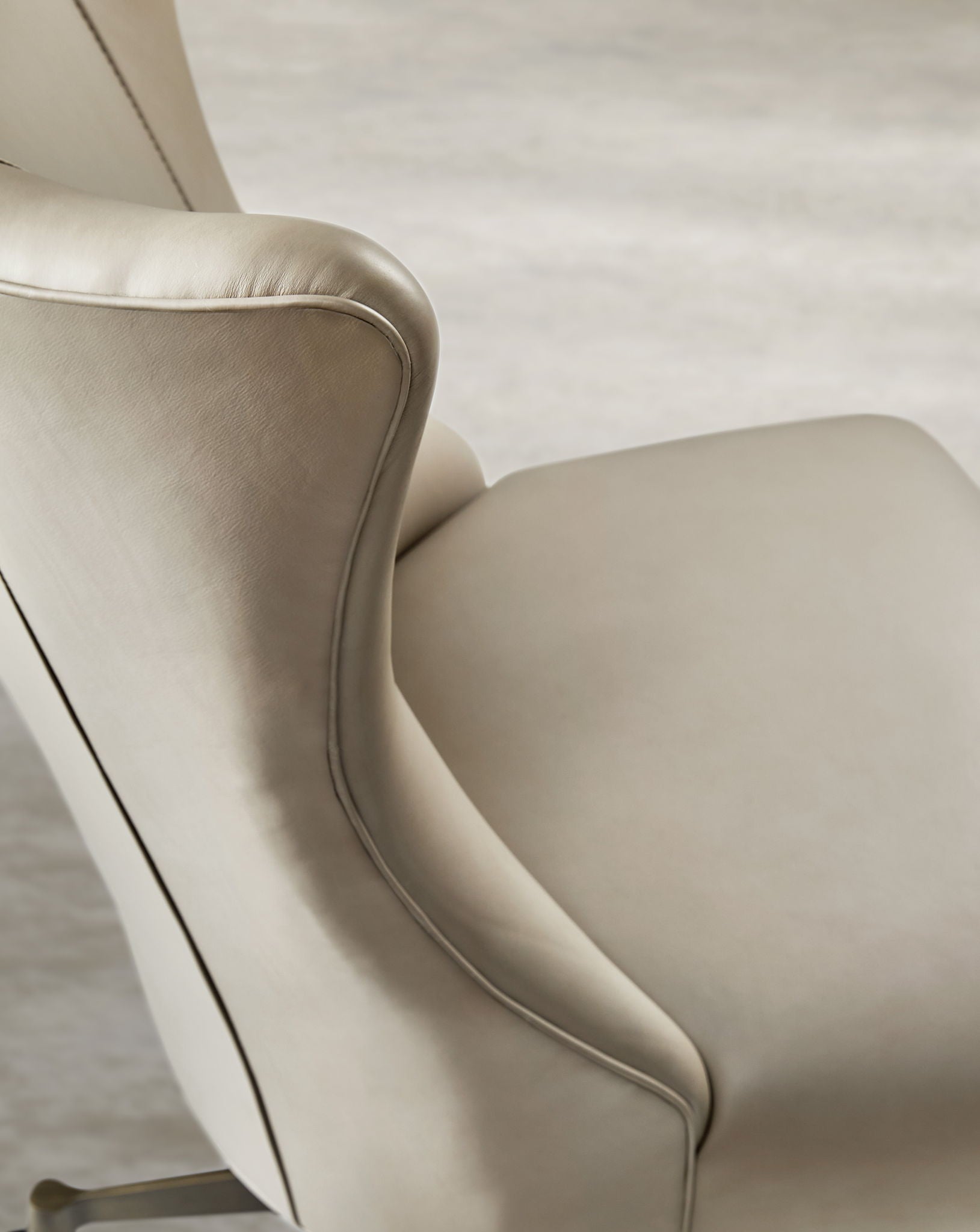 EC - Lynn Executive Swivel Chair