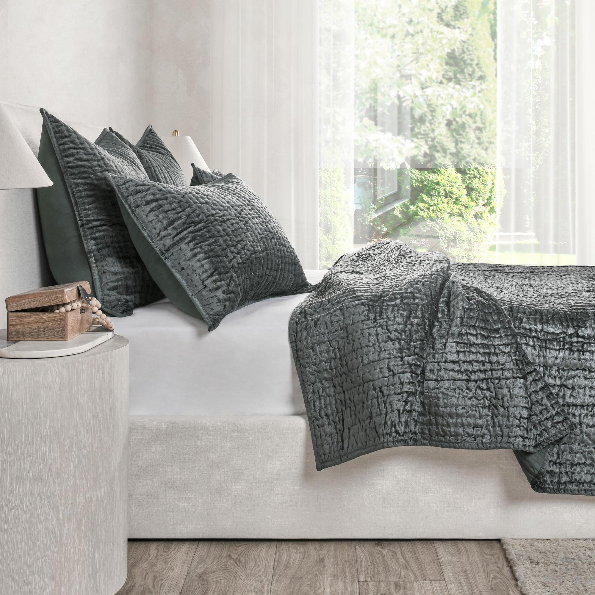 Bari - Velvet Quilt