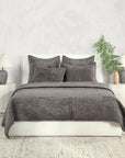 Bari - Velvet Quilt Set