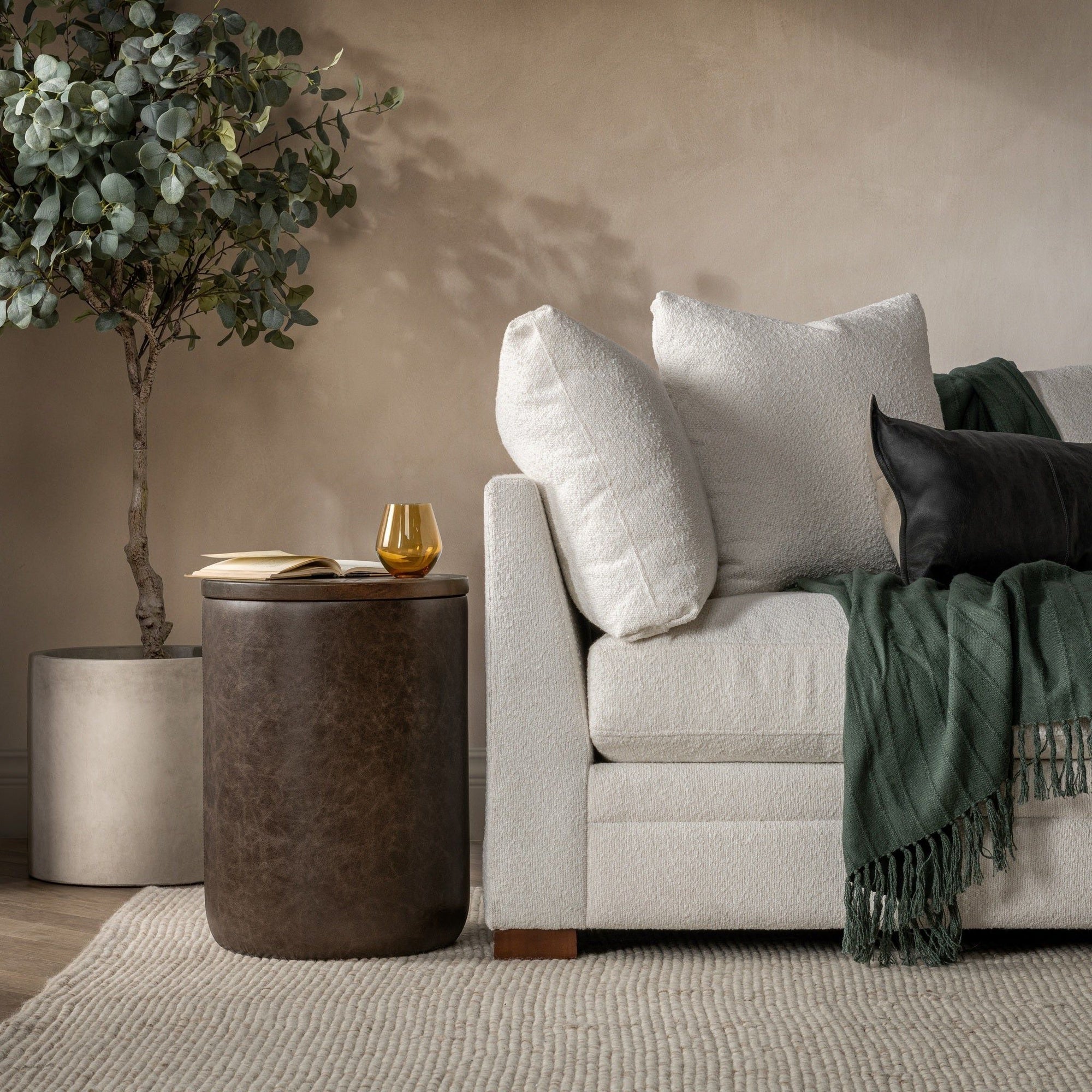 Andra - Accent Table